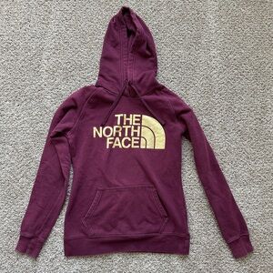 XS North Face hoodie💛